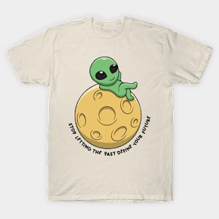 Chlling at the moon with Alienzz T-Shirt